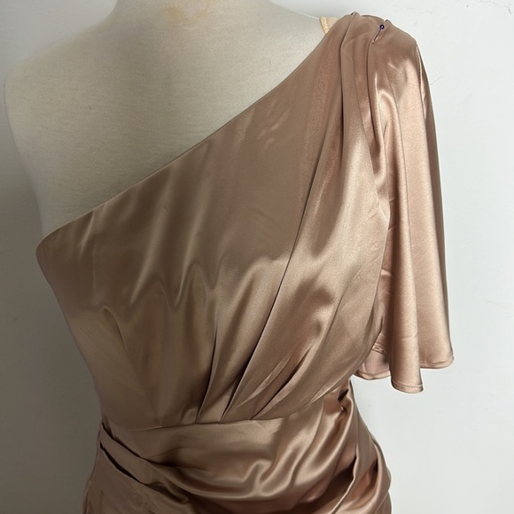 NWT Good Times One-Shoulder Ruched Wrap Dress in Champagne Size L - Picture 5 of 16